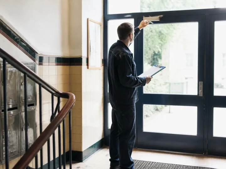 Hausmeisterservice bei der regelmäßigen Objektbetreuung